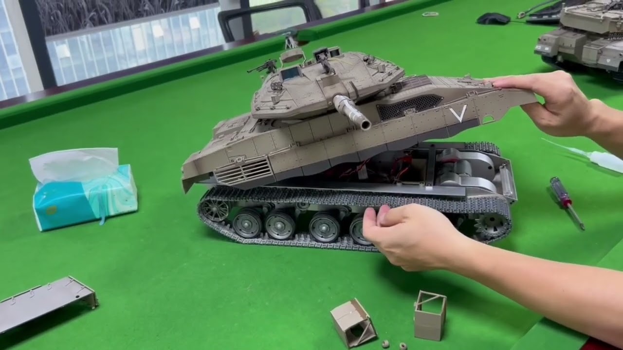 Heng Long 1/16 RC Tank Merkava Metal Chassis 3958 .how to add smoking oil by opening the top cover