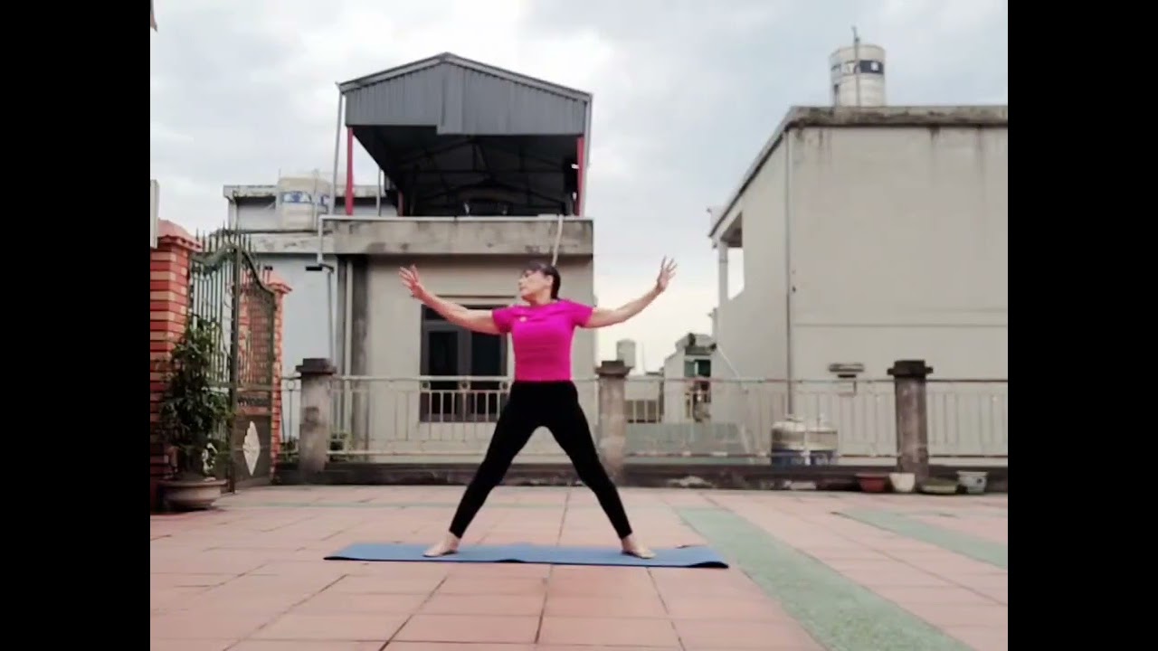 Happy Flow yoga Ca khúc Đèn khuya. Biên đạo Phạm Hiền.