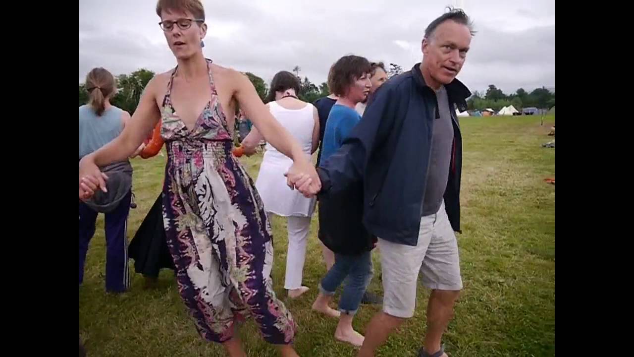 Earthsong Circle Dance Band play 'Sirdes'