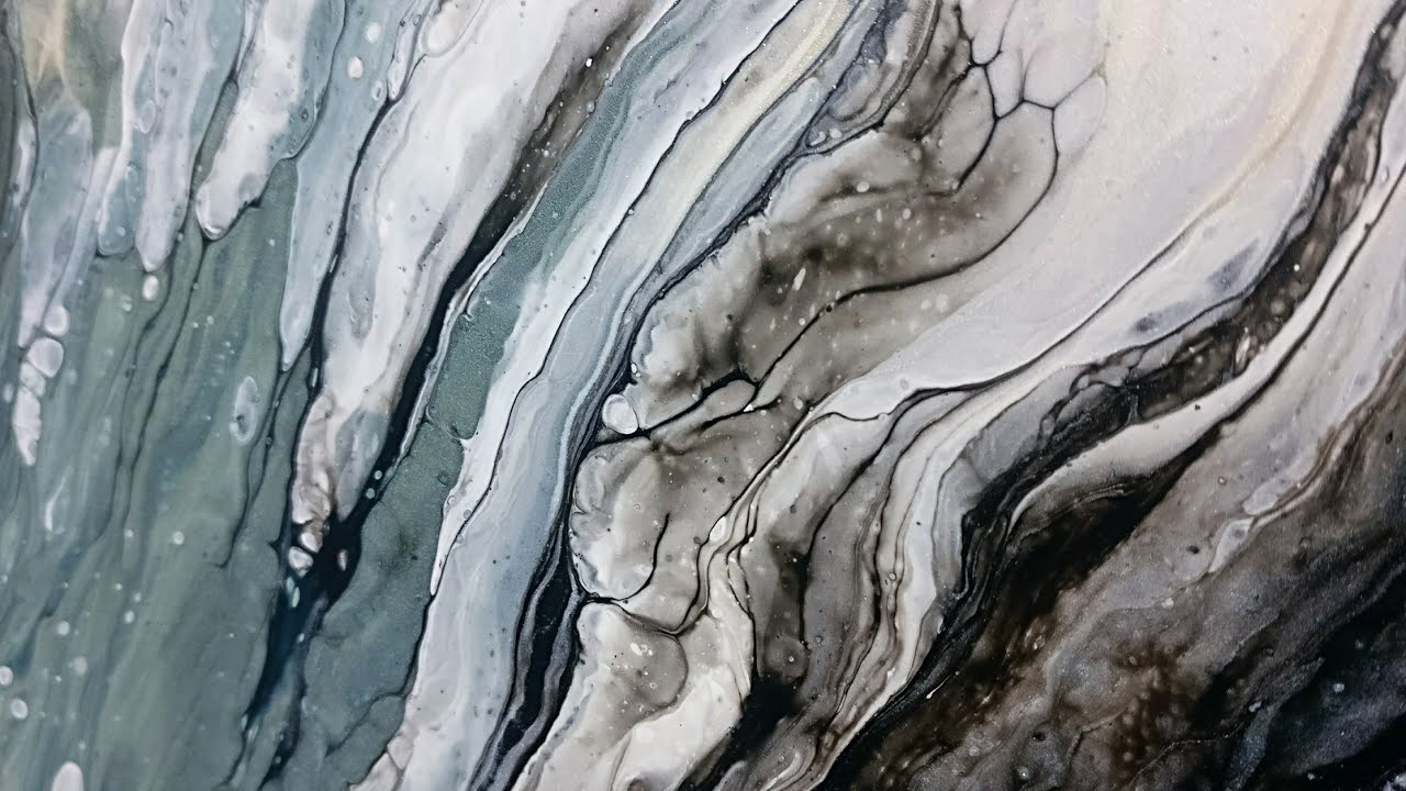 SNOW kiss acrylic paint pour