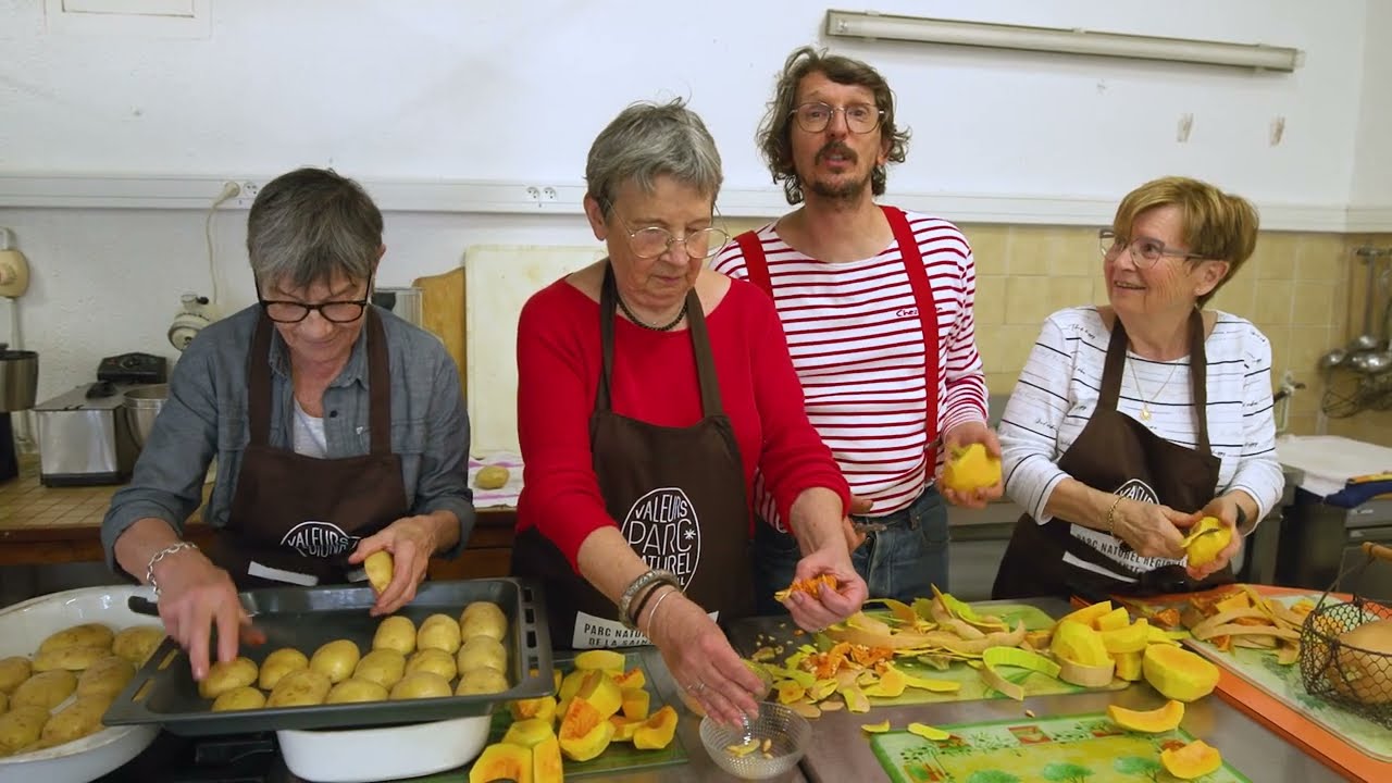 😎 ME VOILÀ LE COMMIS D'UNE SACRÉE BANDE DE CUISINIÈRES PROVENÇALES  😂😂😂