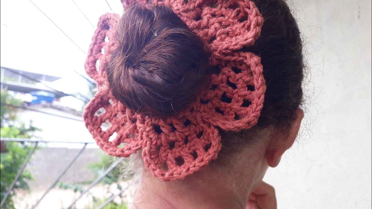 Pom pom de crochê #flor vazada, fácil e rápida de fazer