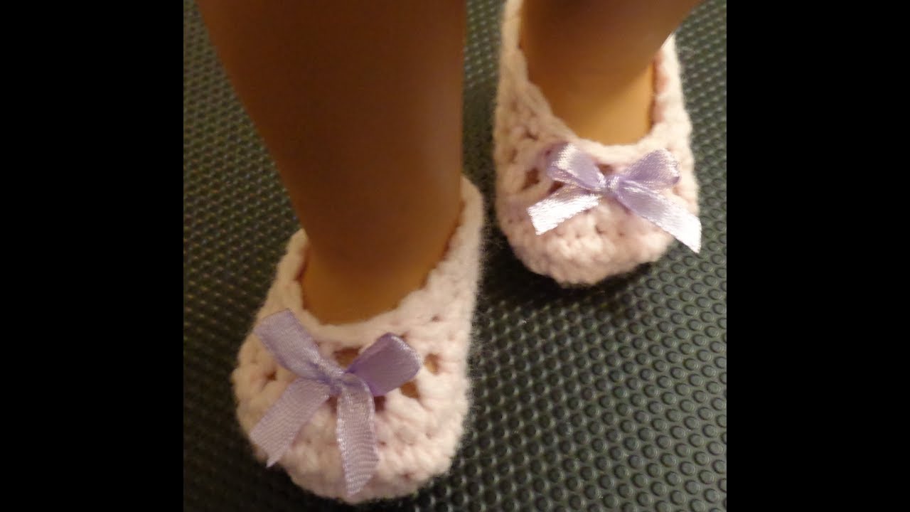 Easy crochet dolls' shoes for American Girl Our Generation dolls