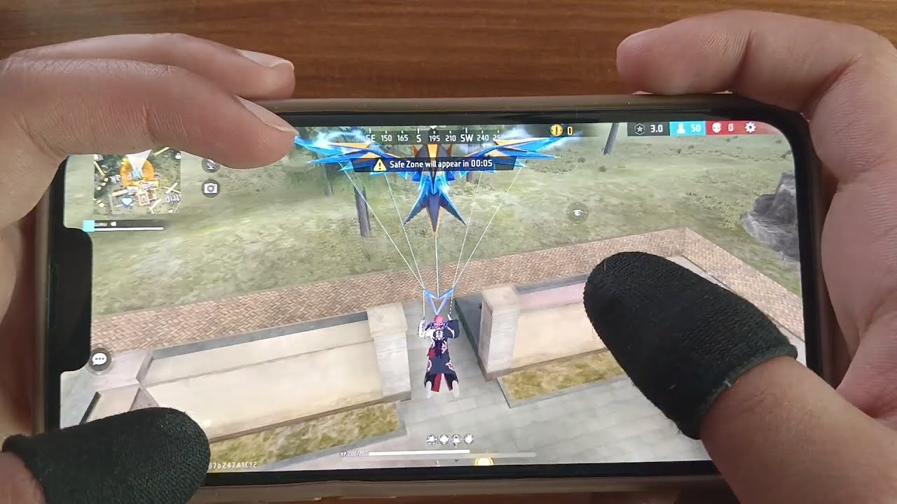 I PHONE 14 4 FINGER HANDCAM SOLO VS SQUAD 