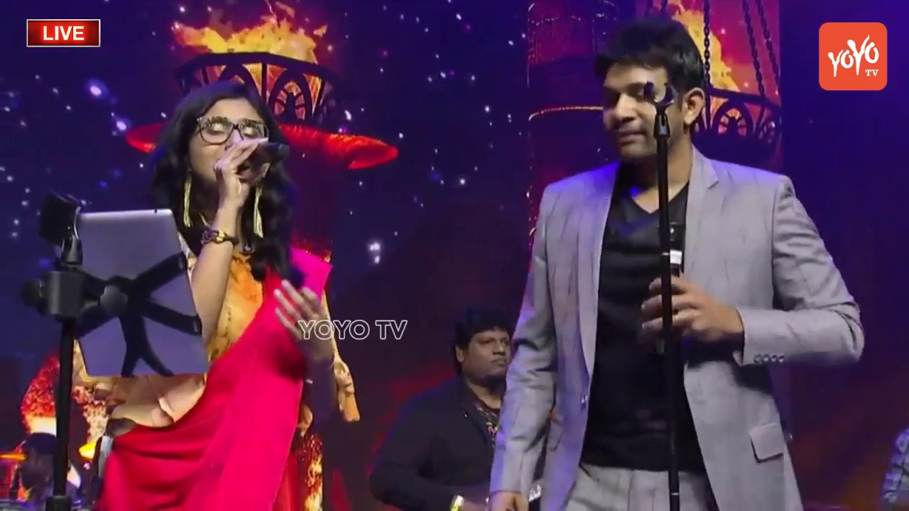 Karthik & Sakthisree Gopalan Sings Bahubali Song at World Telangana Convention 2018 | ATA | YOYO TV