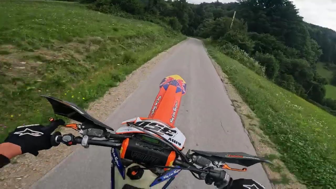 Enduro Goons #3 - Bike rolls over biker
