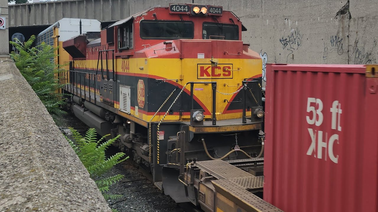 (Kansas City Southern DPU 4044!) CP 132 - 8057 At Hamilton GO Centre 