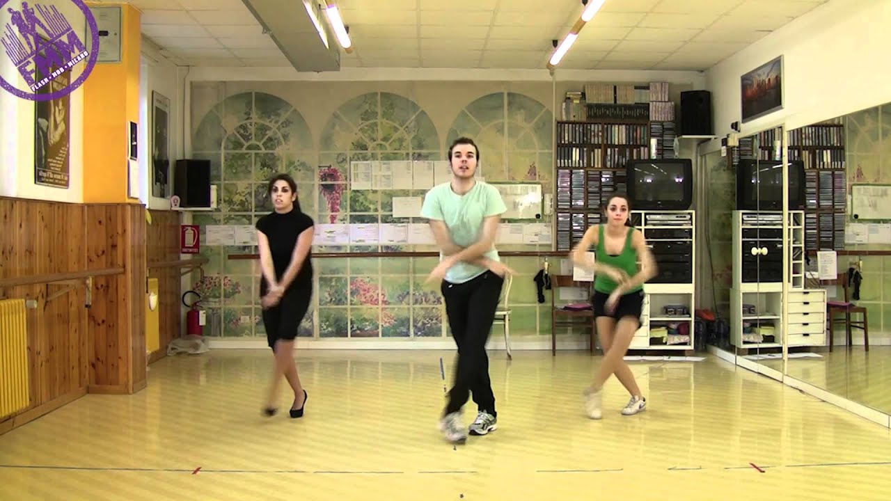 Holiday Flash Mob - Madonna tribute - Coreografia Specchiata