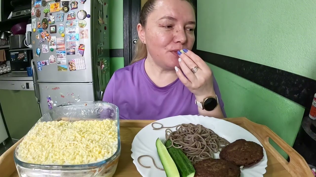 Гречневая лапша с печеночными котлетами, салат мимоза #еда #вкусно #домашняяеда #mukbang 