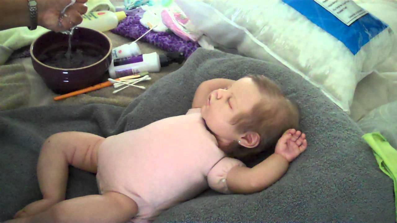 Giving reborn Jasmine a bath