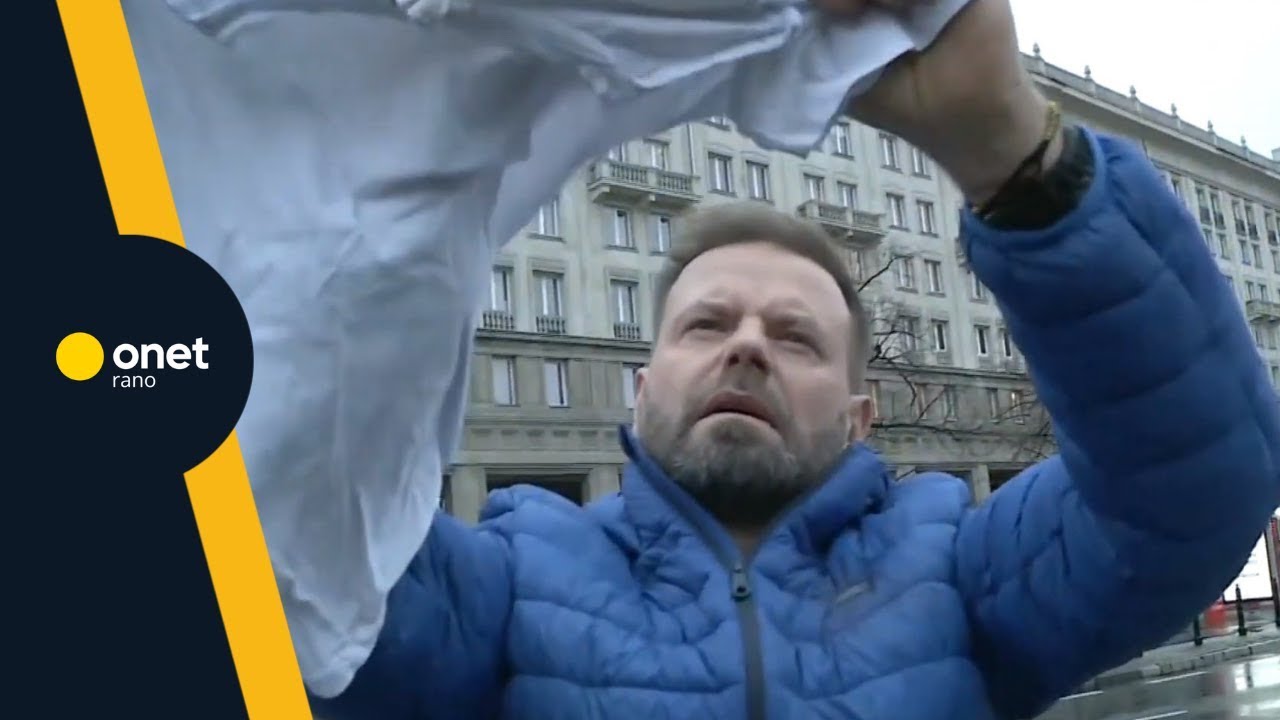 "Pranie, które rozwieszam na ulicach, jest wizualizacją horroru" - Rafał Betlejewski | 