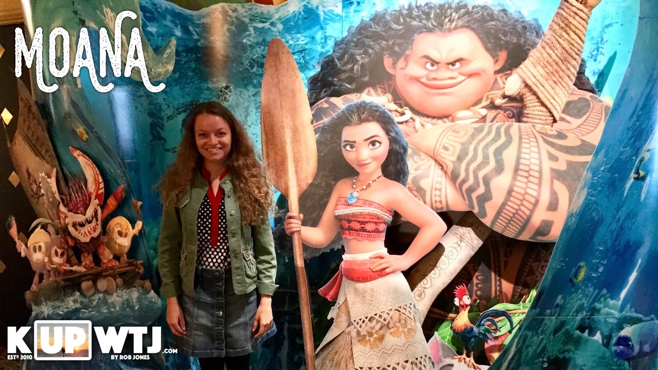 Moana Opening Day Pre-Movie Show at The El Capitan Theatre in Hollywood - S7E235