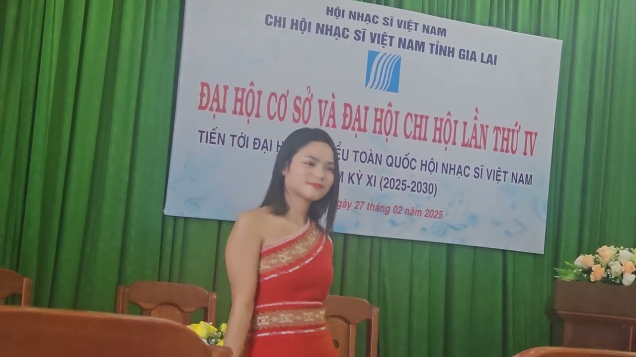Đ&ecirc;m hội cồng chi&ecirc;ng - Moly