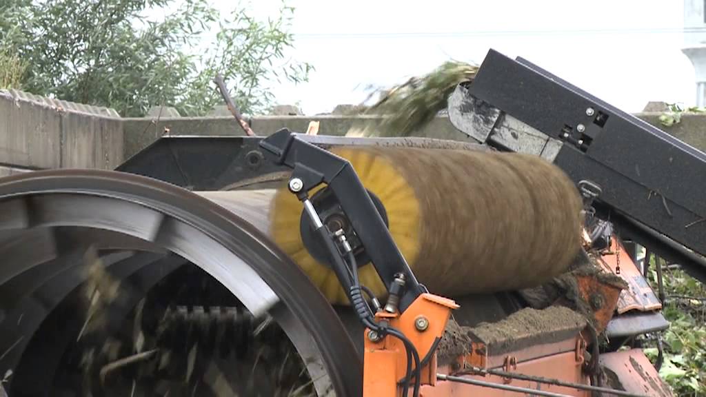 Doppstadt Shredder DW 3060 K and Screen SM 620 K in operation