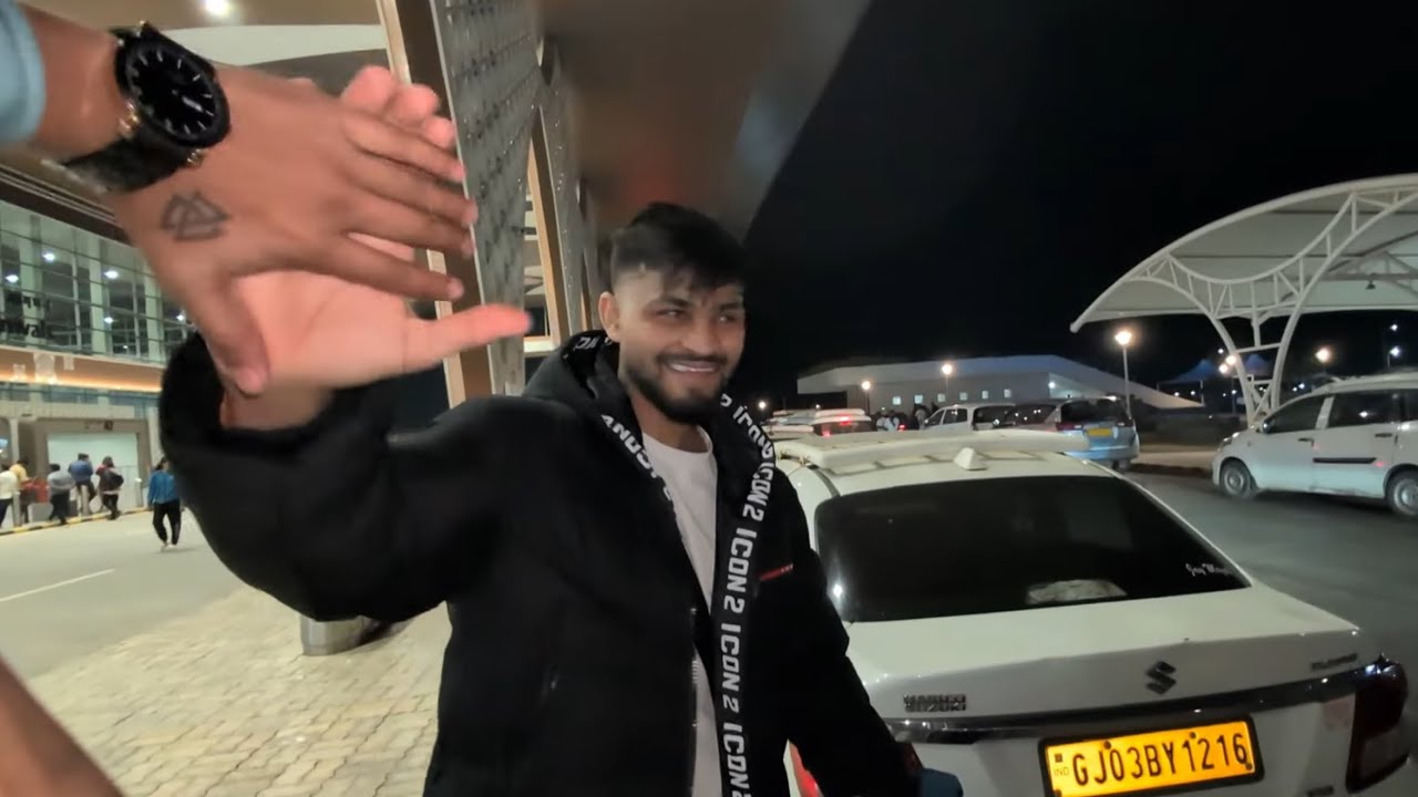 Finally Mera Dost Aa Gaya London Che India Hame Diya Surprise 🫢