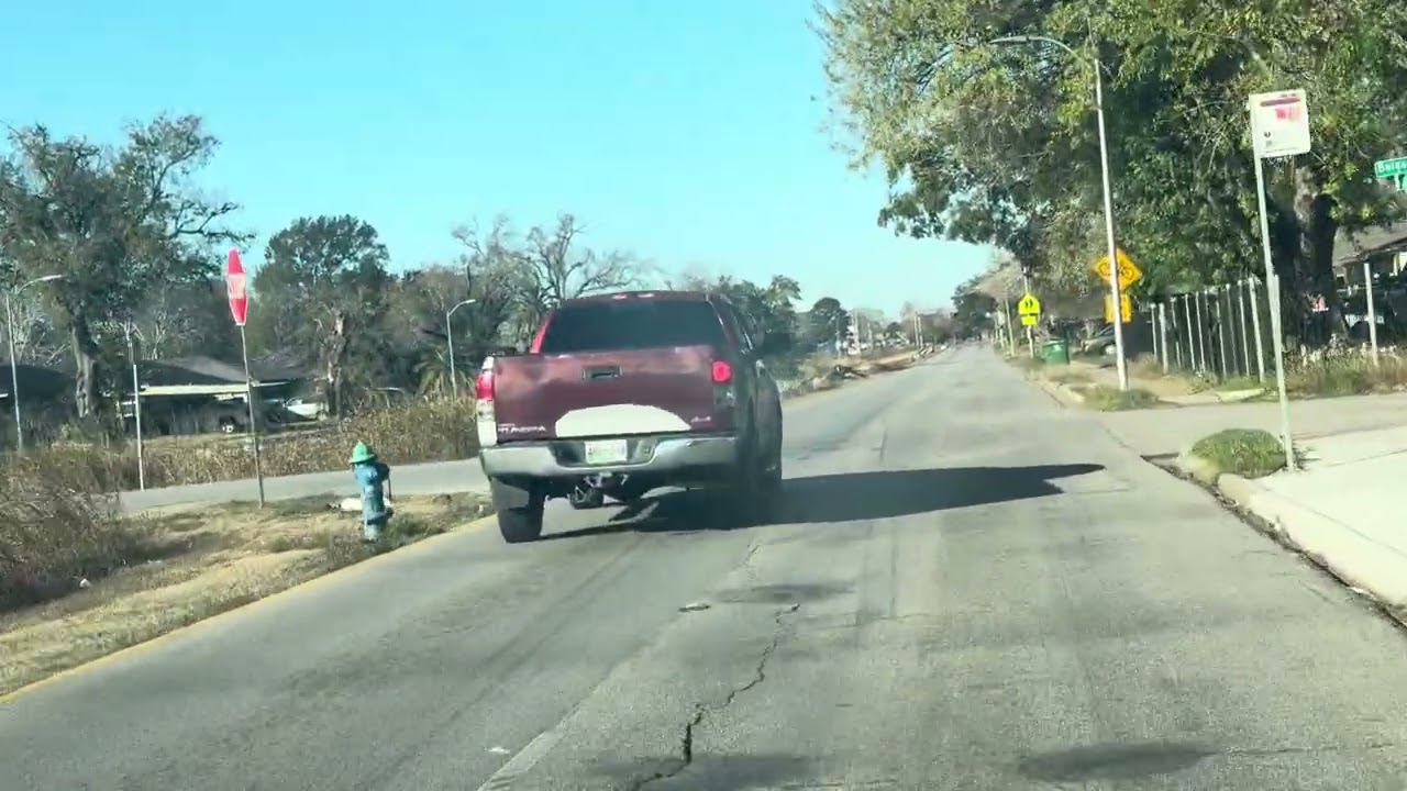 Early morning Drive : Bellfort Ave - Kirby Dr to Bissonnet St , Houston , Texas