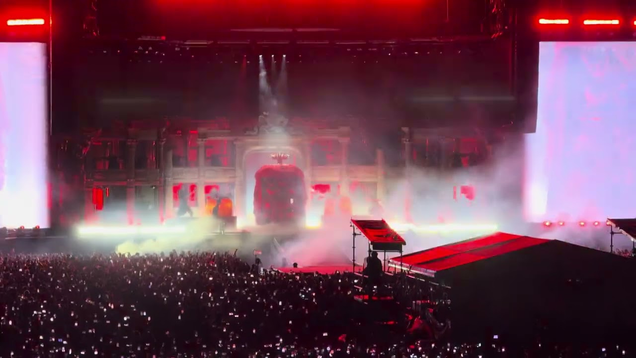 Opening Lady Gaga- primera noche Ciudad de México estadio GNP BLOODY MARY  Abracadabra