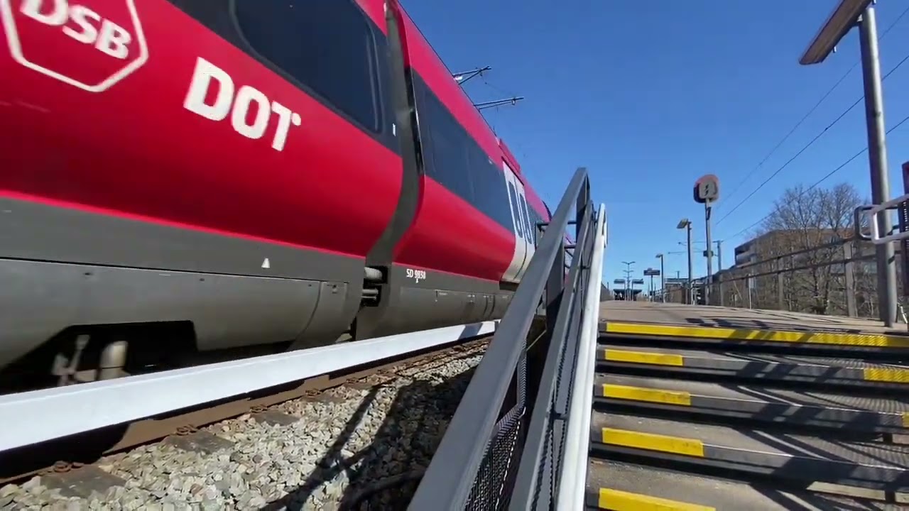 S-tog på Vallensbæk st. / S-train at Vallensbæk station