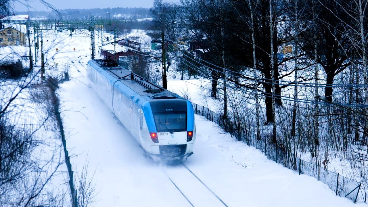 Tåg och Snöröjning under Snöstorm runt Mellerud Station