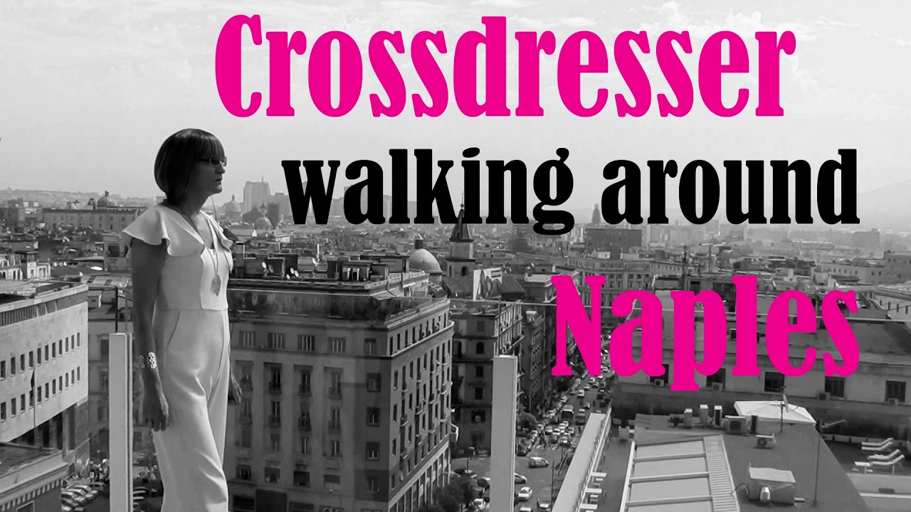 Crossdresser walking around Naples (Crossdresser che cammina per Napoli)