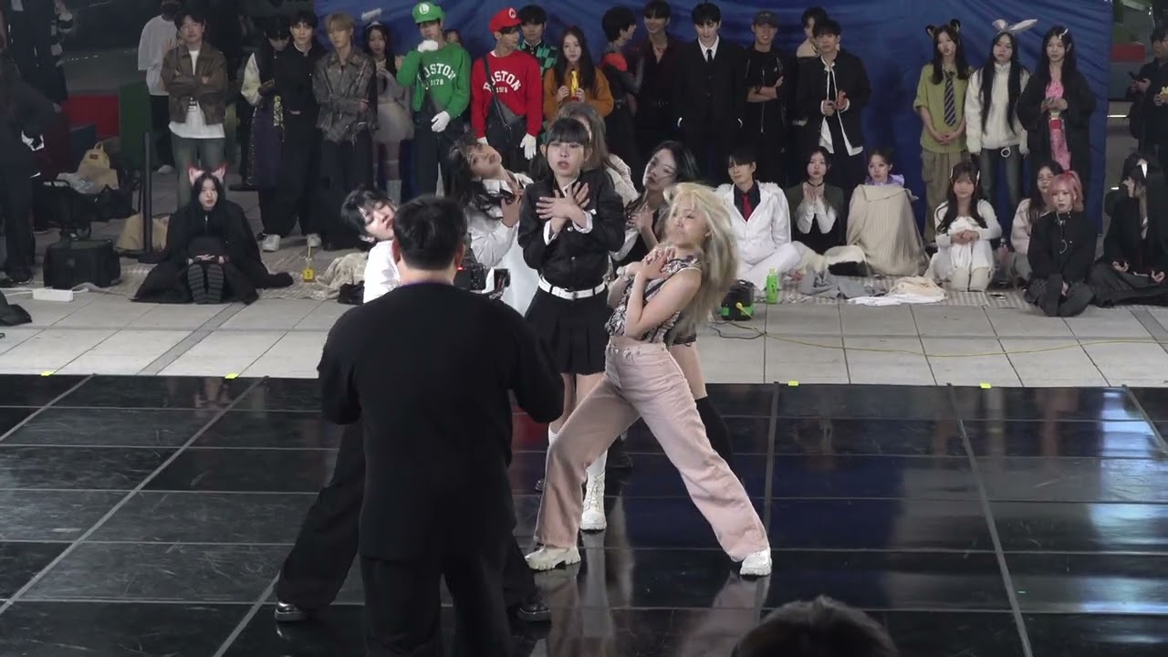 251026 #ARTBEAT #아트비트 댄스팀 'Mamma : Miaizna' COVER 신촌버스킹 무대공연 FANCAM
