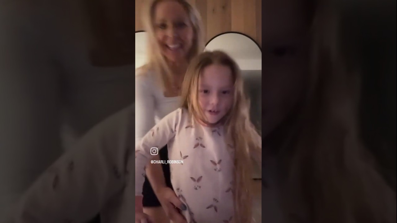 Hi-5 OG Charli Robinson Dancing To The Song 