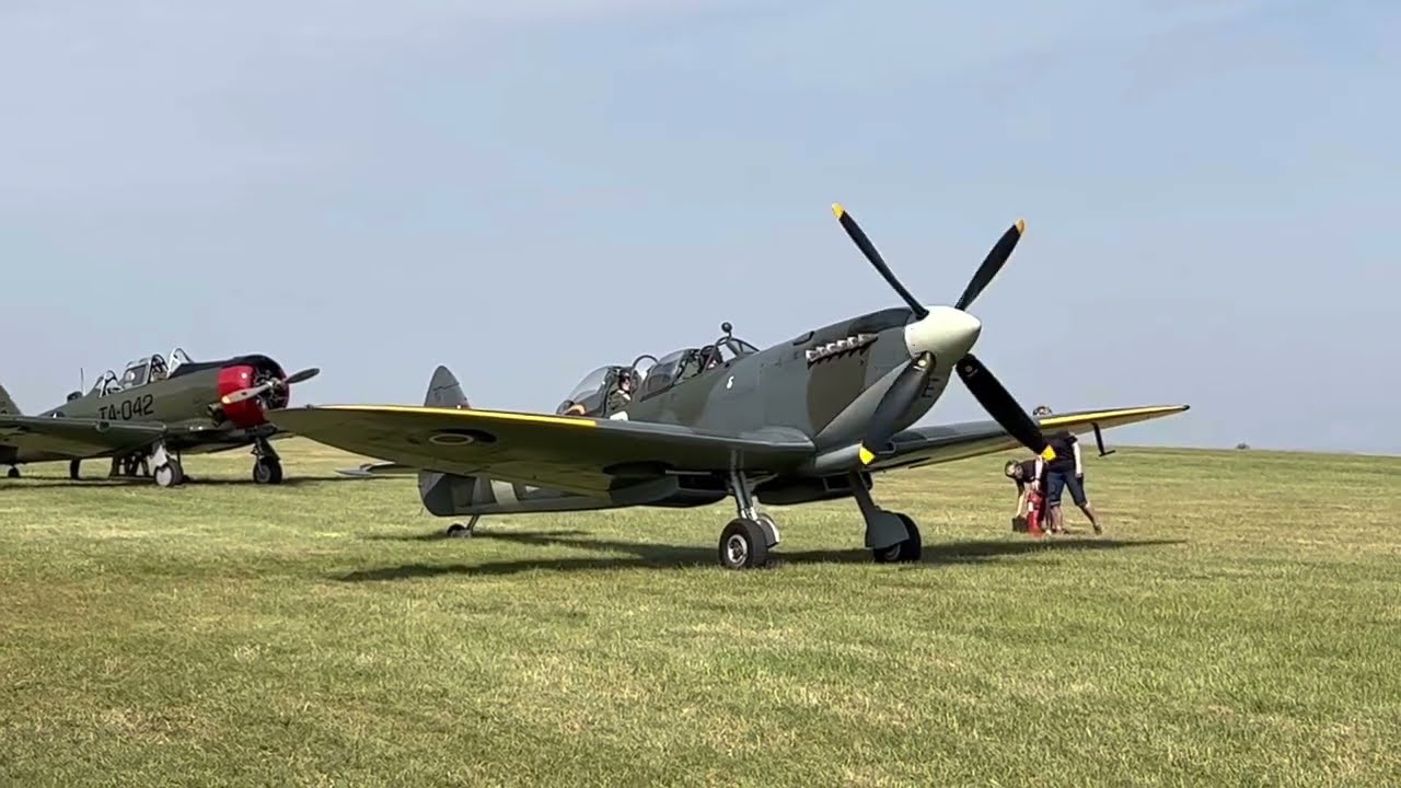 Spitfire at Compton Abbas Airfield // Spitfire Weekend in Dorset (June 2023)