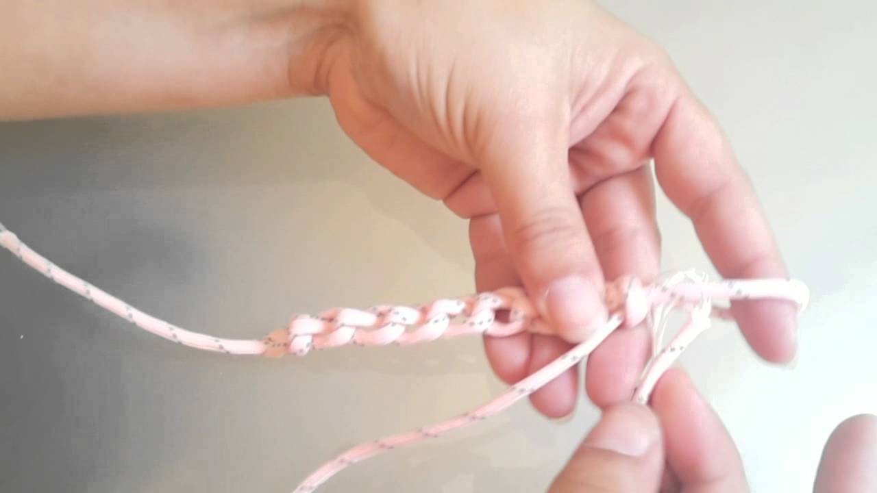 Comment tresser un bracelet avec ses doigts ?