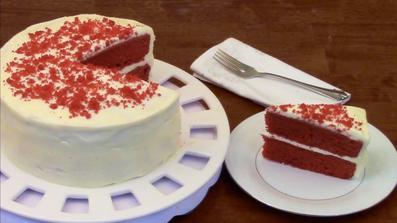 Red Velvet Cake Topped with Cream Cheese Frosting 红色天鹅绒蛋糕