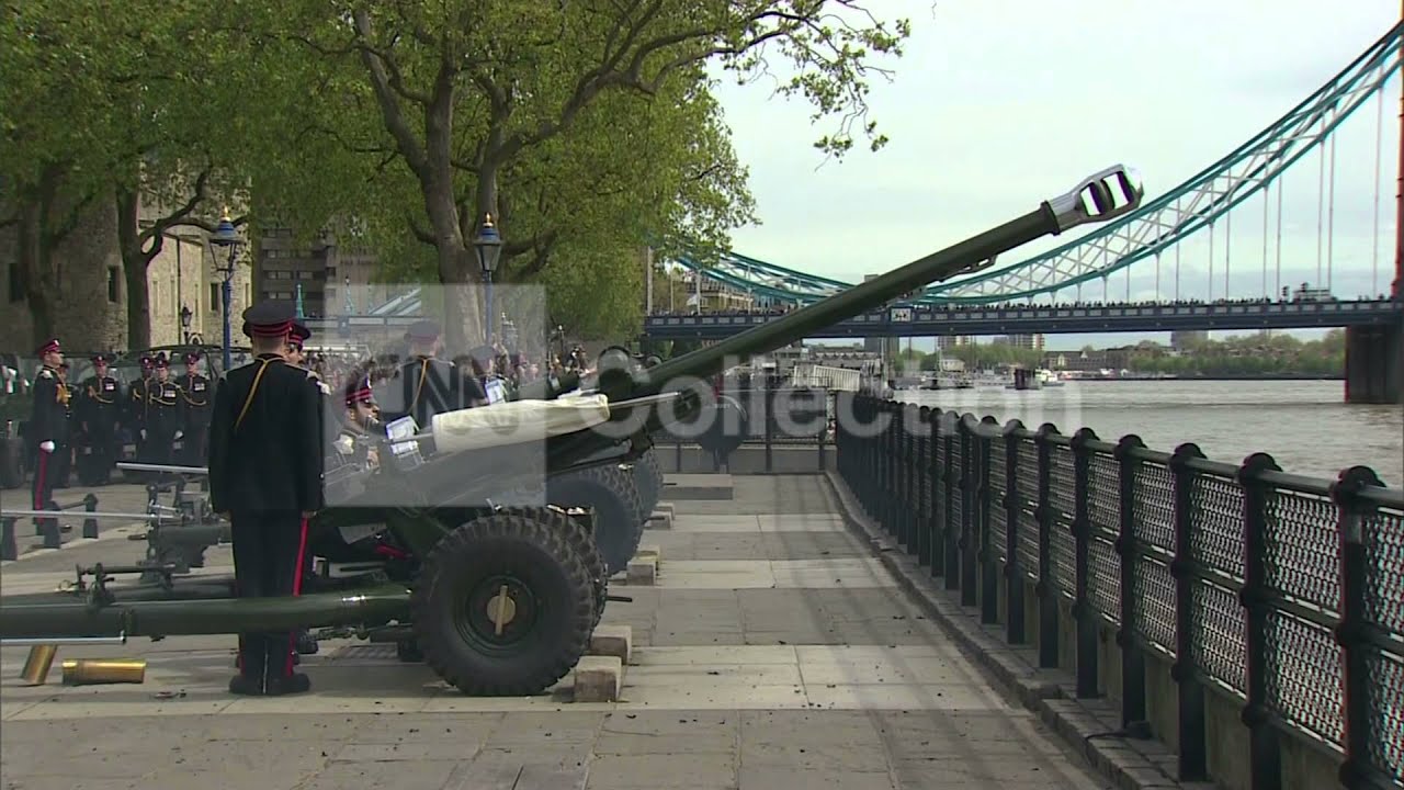 UK: GUN SALUTE AT TOWER OF LONDON