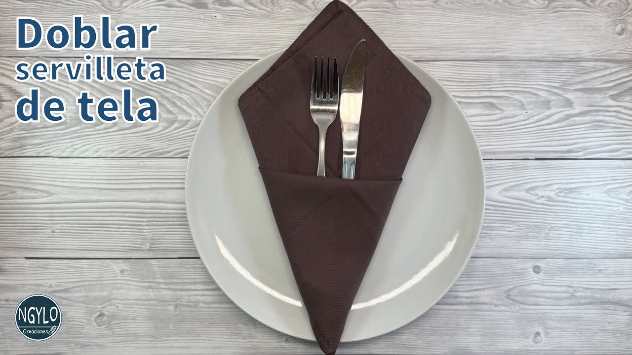 Cómo doblar una servilleta de tela en forma de cono con bolsillo central | decoraciones para la mesa