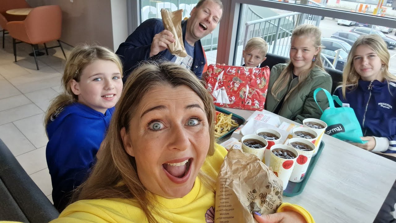 PÅ MCDONALD'S MED SØDE FANS😀VI FÅR GAVER🎁😍