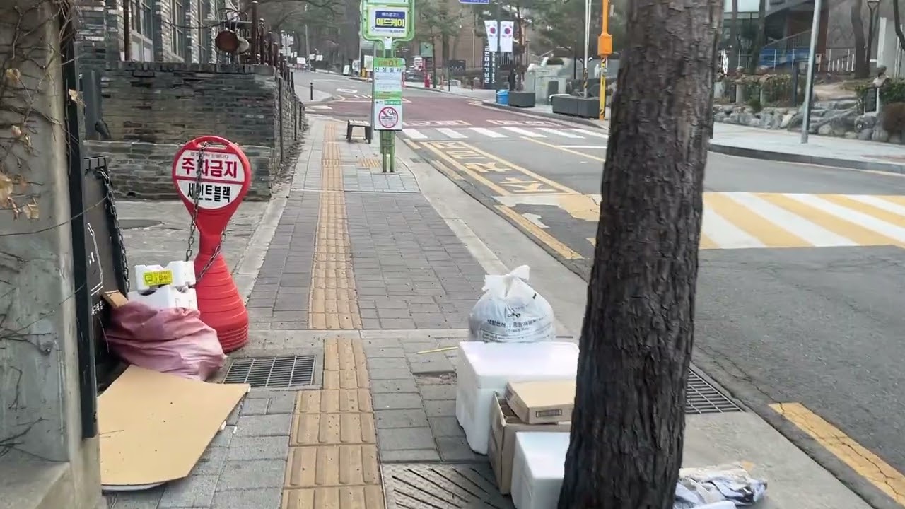 직장인들 과도한 압박에서 자신만의 공간을 확보하려 화장실로 간다? 참 사는게 빡빡하고 쉽지않다. #휴식 #여유로운시간 #평화 