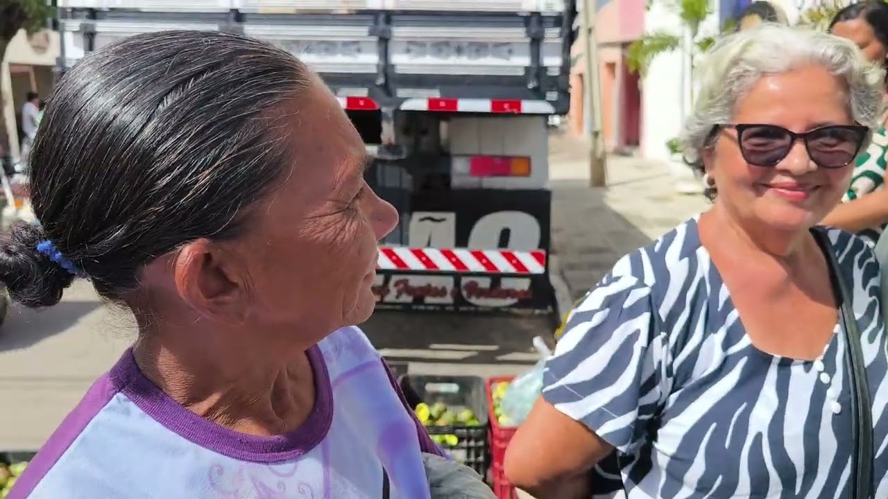 Bate papo na feira livre em verdejante Pernambuco.