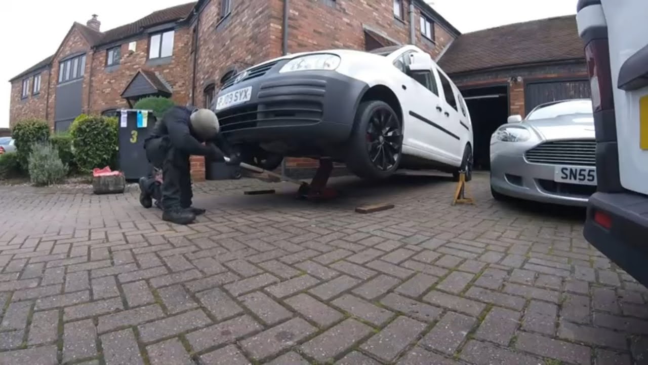 2009 Volkswagen Caddy Maxi 1.9TDI PD Clutch Replacement