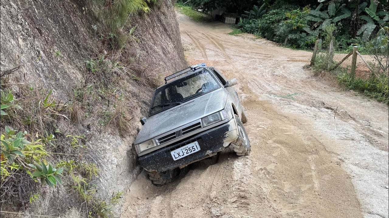 BATI O UNO NO BARRANCO E AMASSEI A LATERAL DELE. Thiago velho 