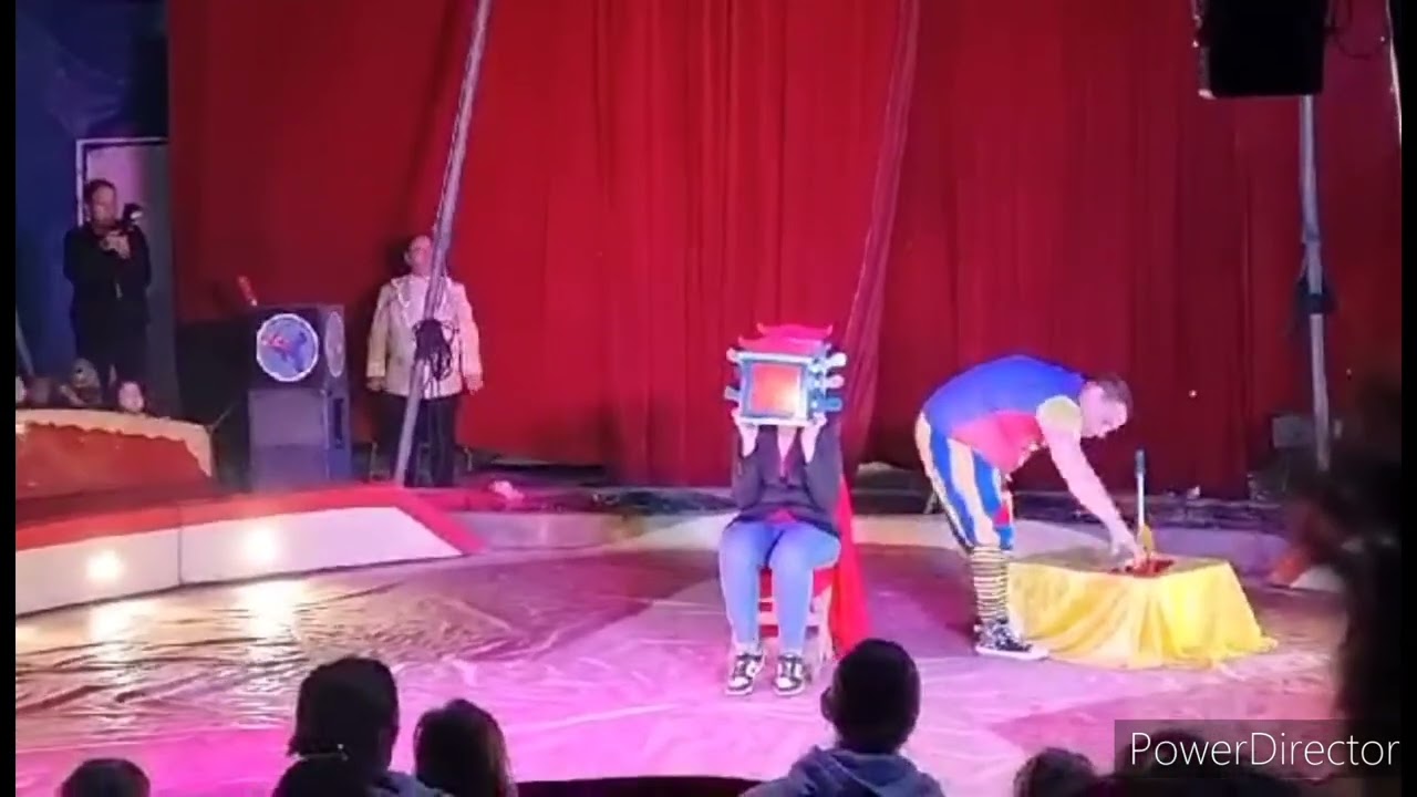 association clown land n°57 4ième passage au cirque Warren Zavatta cracra et sa partenaire Véronique