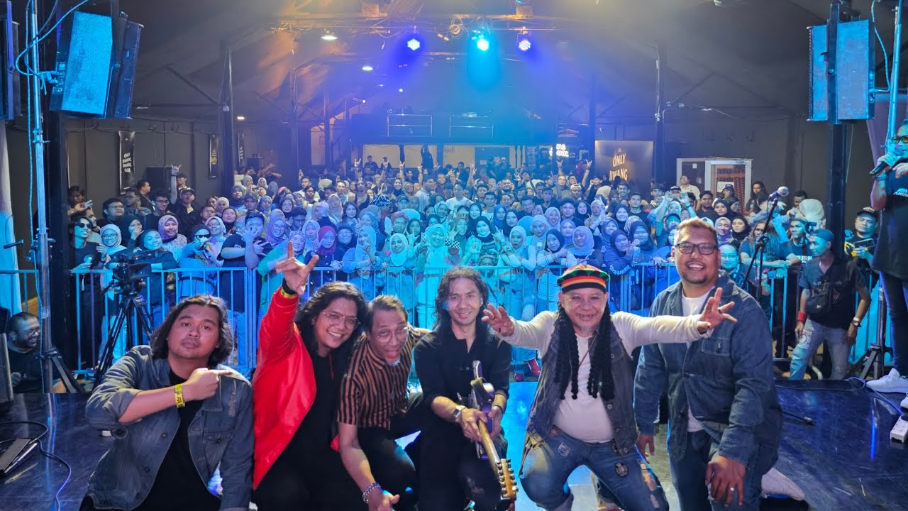 Sentuhan Kecundang - Ekamatra feat Oja And John Keyboard And Atoy 2nd Guitar di Panggung Asia