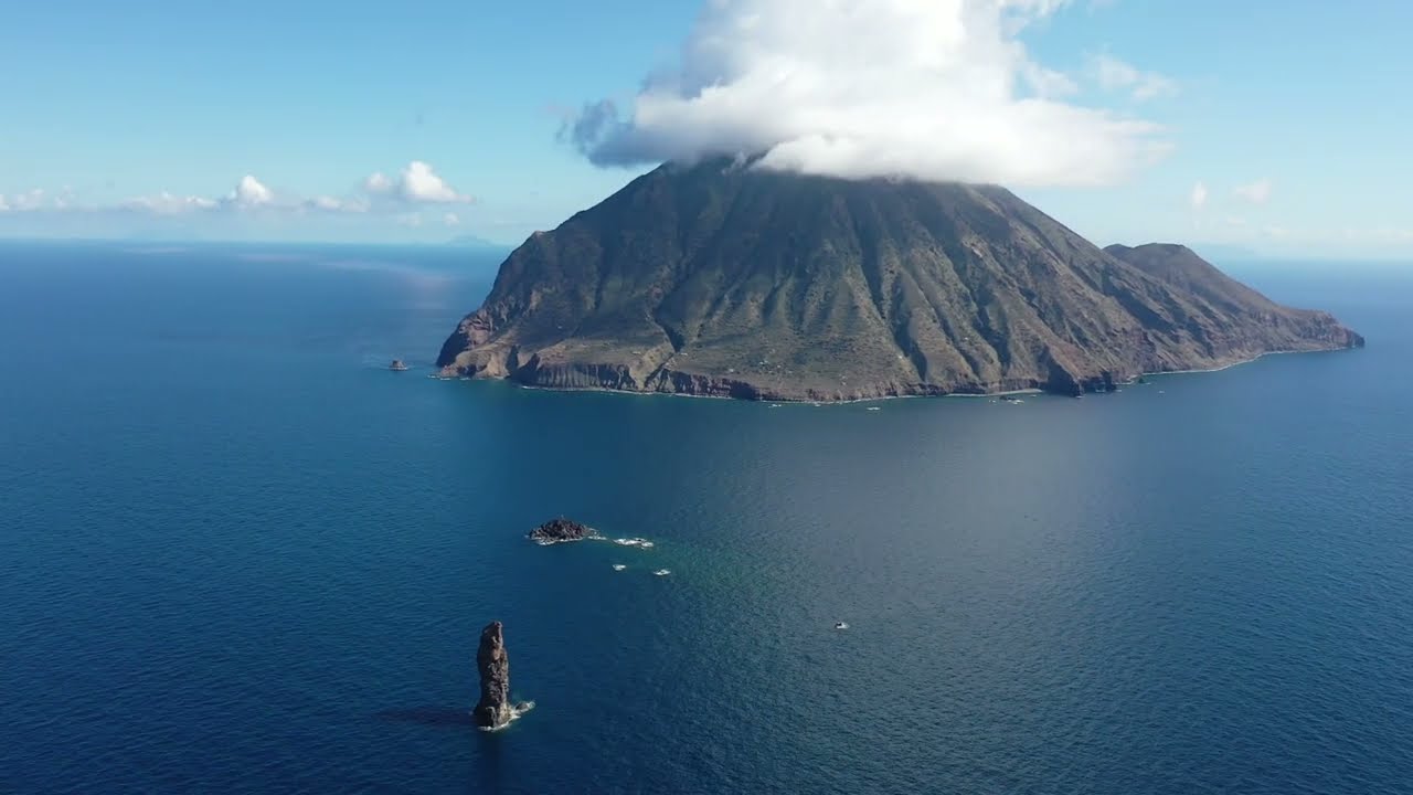 Radio Eolie  #eolie  #isoleeolie #loungemusic #deephouse #techno #anni80 #chilloutmusic