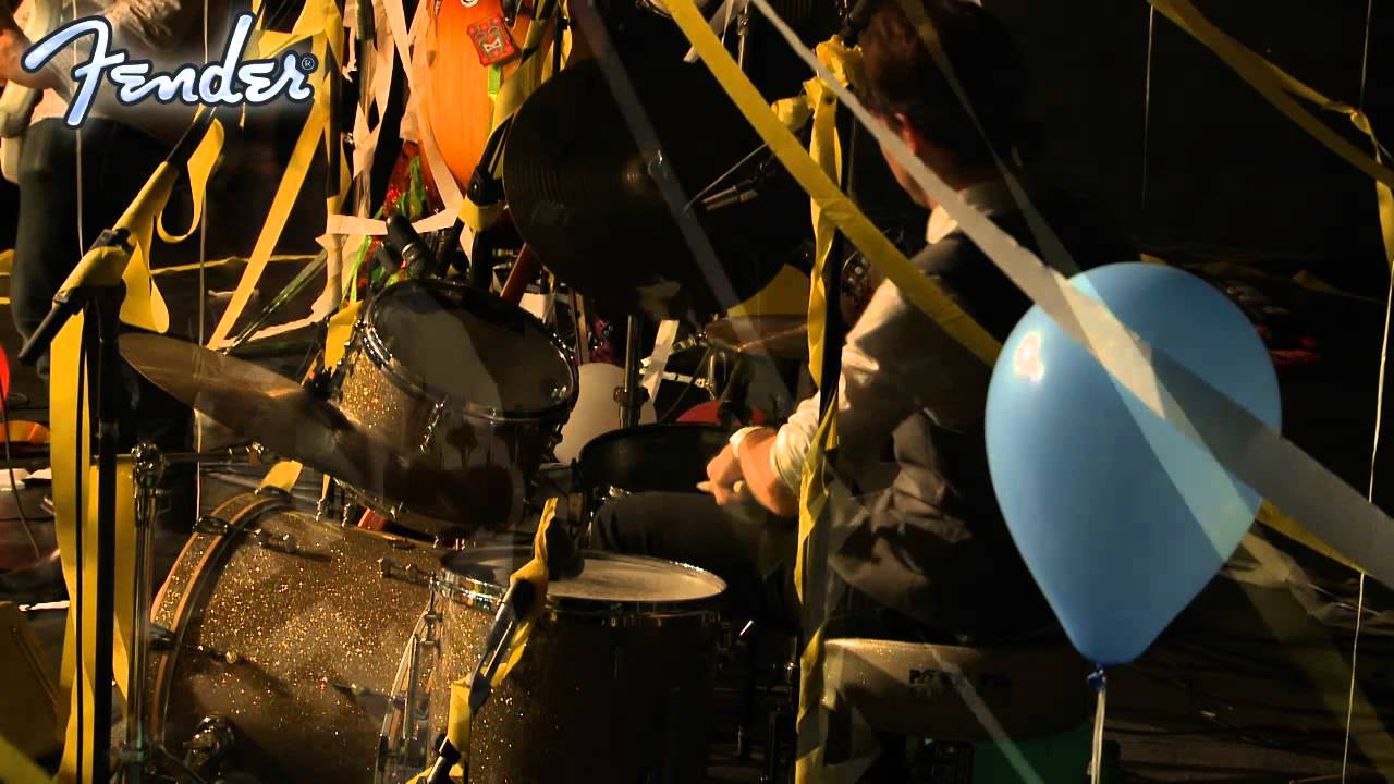 100 Monkeys - The Monkey Song (live)