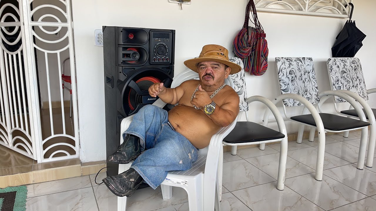 PILILIU ESTÁ AO VIVO RESENHANDO COM LEÔNCIO