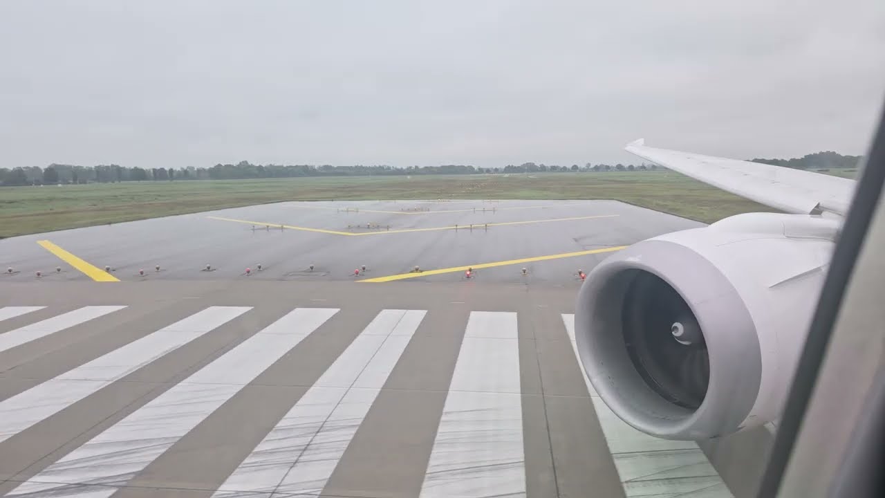 (ENGINE ROAR) Lufthansa Boeing 787-9 takeoff from Münich to Frankfurt
