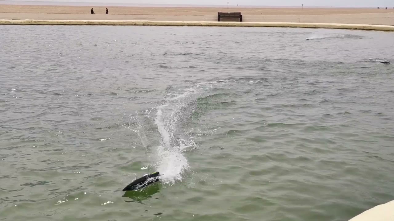 UDI908 No2 with two Vector Speedboats - collision! 2:27