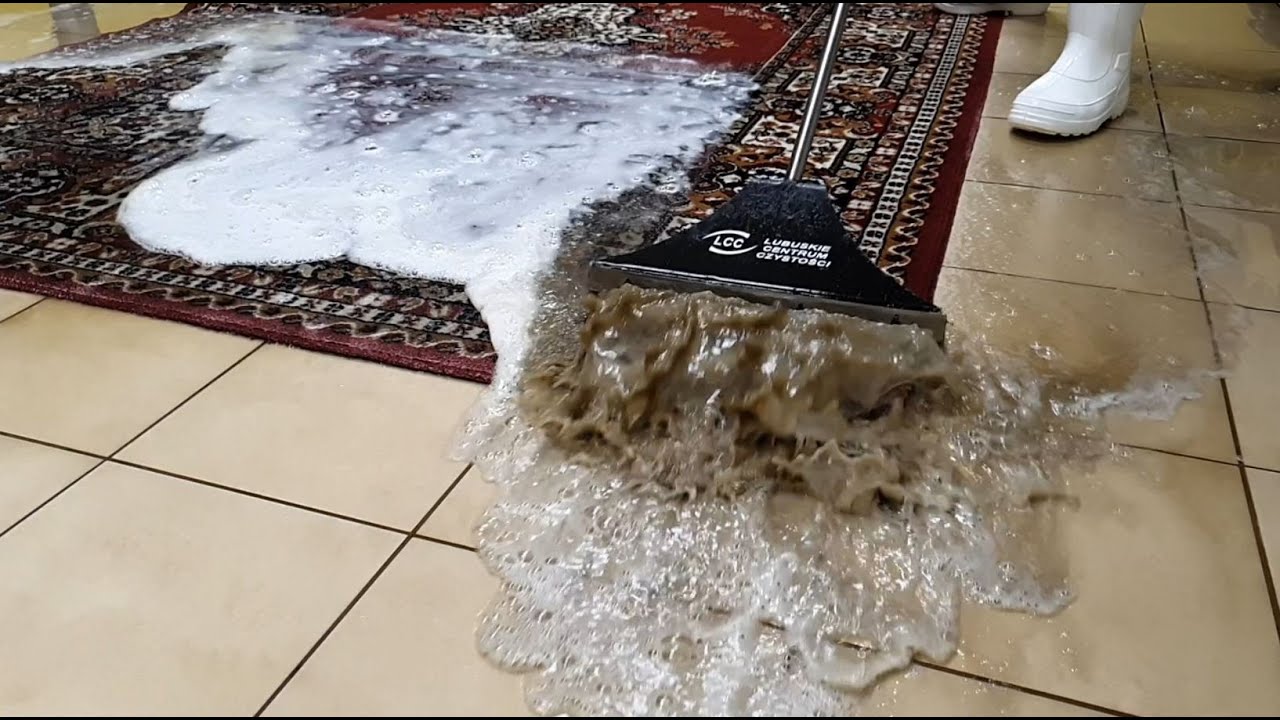 Pranie dywanu TROCHĘ brudnego... Czarna woda prawie jak BŁOTO wypływała 😲