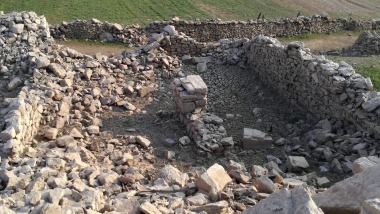 Lo que esconden las aguas del embalse de Barrios de Luna, (León)