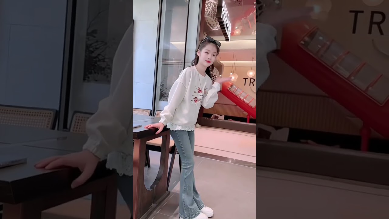 生个女儿吧，可盐可甜的那种，把她打扮成你喜欢的样子，给她穿美美的衣服，拍美美的照片#萌娃穿搭 #谁穿谁好看