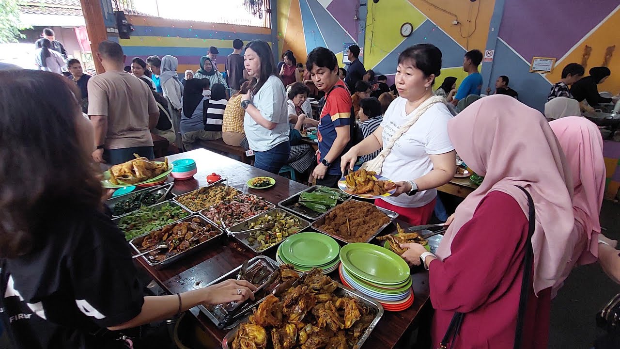 KULINER BOGOR YANG PALING DI CARI WARUNG DOYONG AYAMNYA SEHARI LUDES 300 EKOR !!! INDONESIAN FOOD