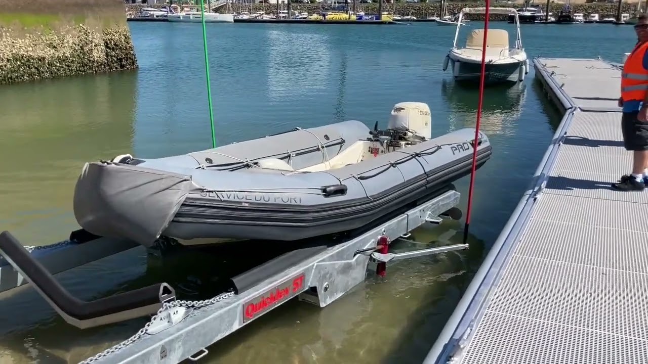 Les Sables d'Olonne - Périple d'un bateau sur le Port à sec