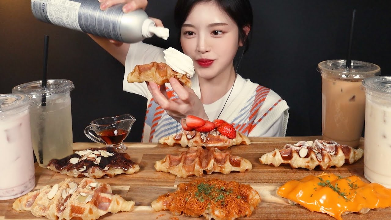 SUB)바삭쫀득 달달한 크로플 종류별로 먹방!✨ 누텔라 체다치즈 츄로플 인절미 브라운치즈 디저트 리얼사운드 Croffle with whipped cream mukbang Asmr