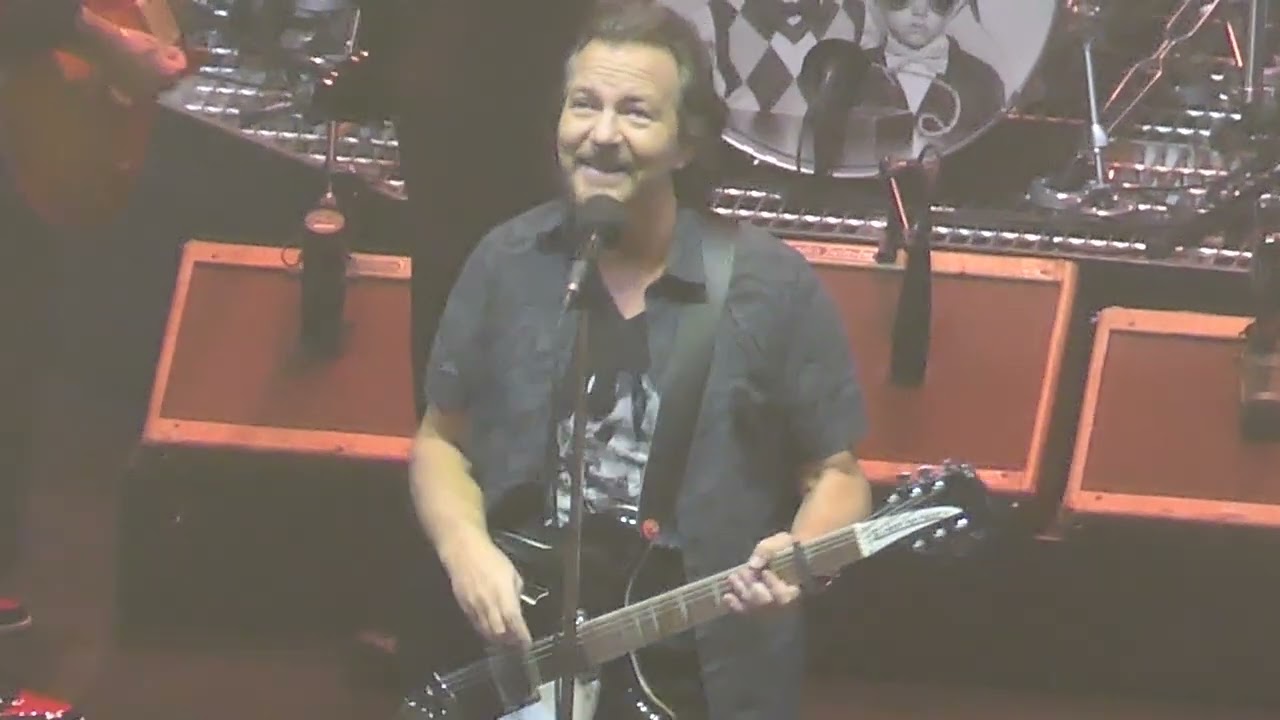 EDDIE VEDDER *ROOM AT THE TOP* THE EARTHLINGS live in CHICAGO night 1 Auditorium Theatre 2/9/2022